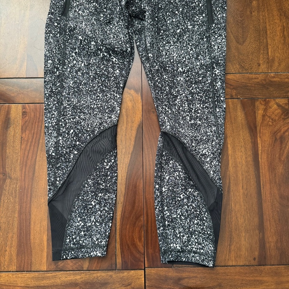 Lululemon Athleta Sequin Black/White Cropped Legging 10 - Picture 5 of 10